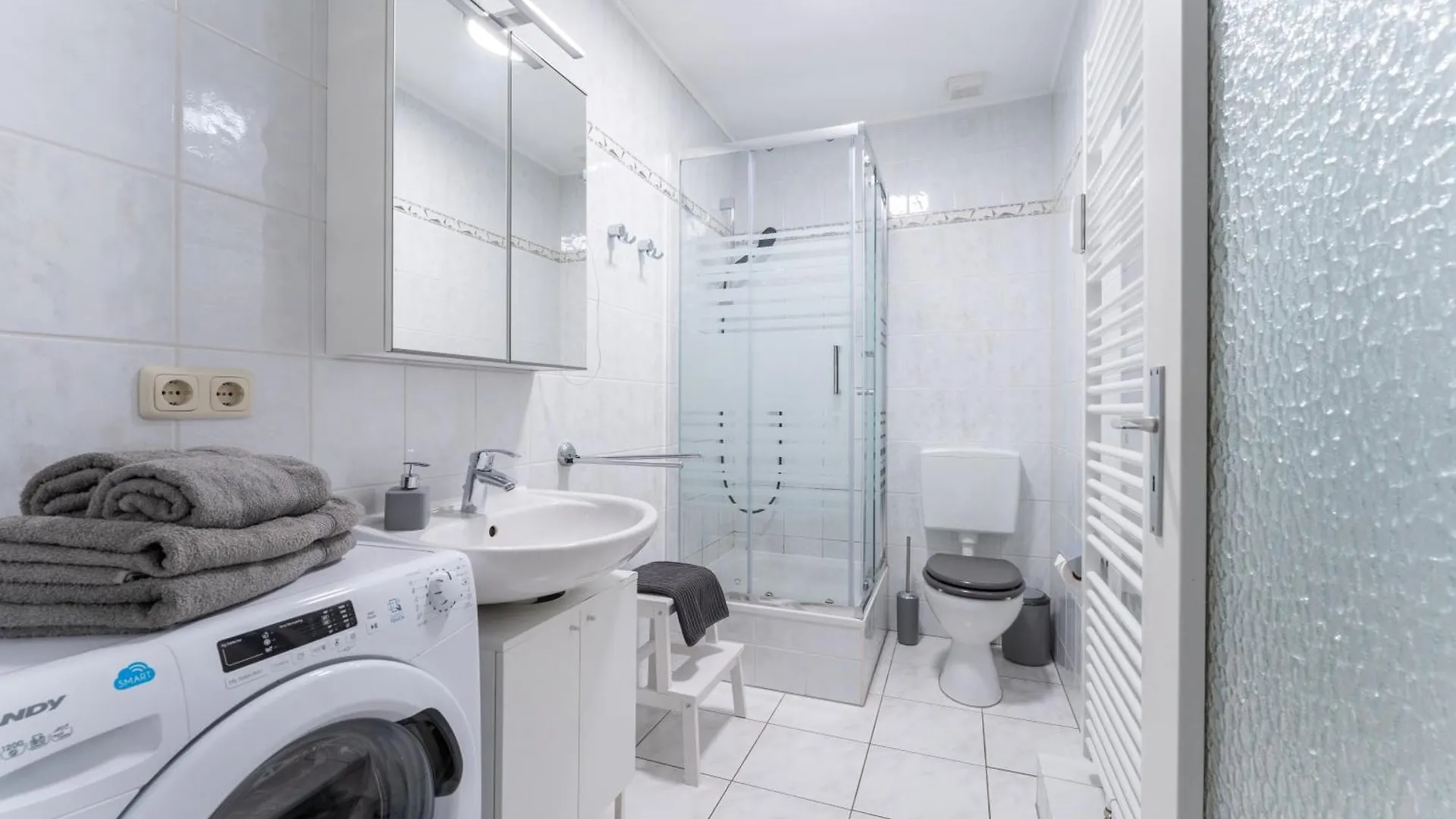 Ferienwohnung Mit Parkplatz & Balkon Nahe Elbe Dresden