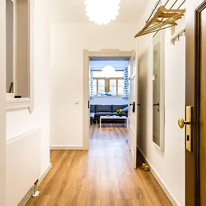 Wunderschöne In Sanierter Villa! Incl Wifi Apartment