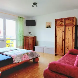 Helles Mit Balkon Am Großen Garten Nahe Stadtzentrum Apartment
