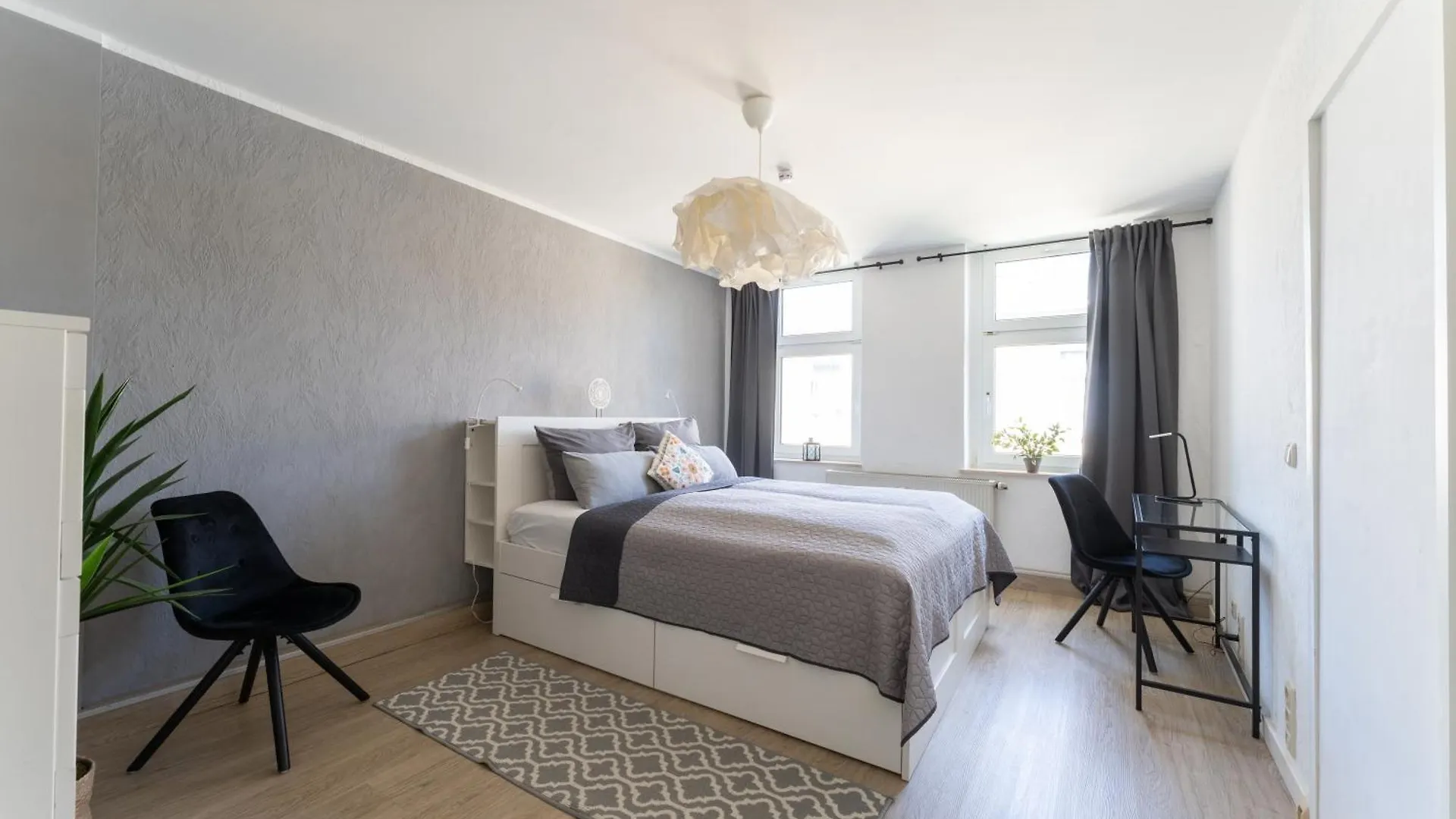Ferienwohnung Mit Parkplatz & Balkon Nahe Elbe Dresden