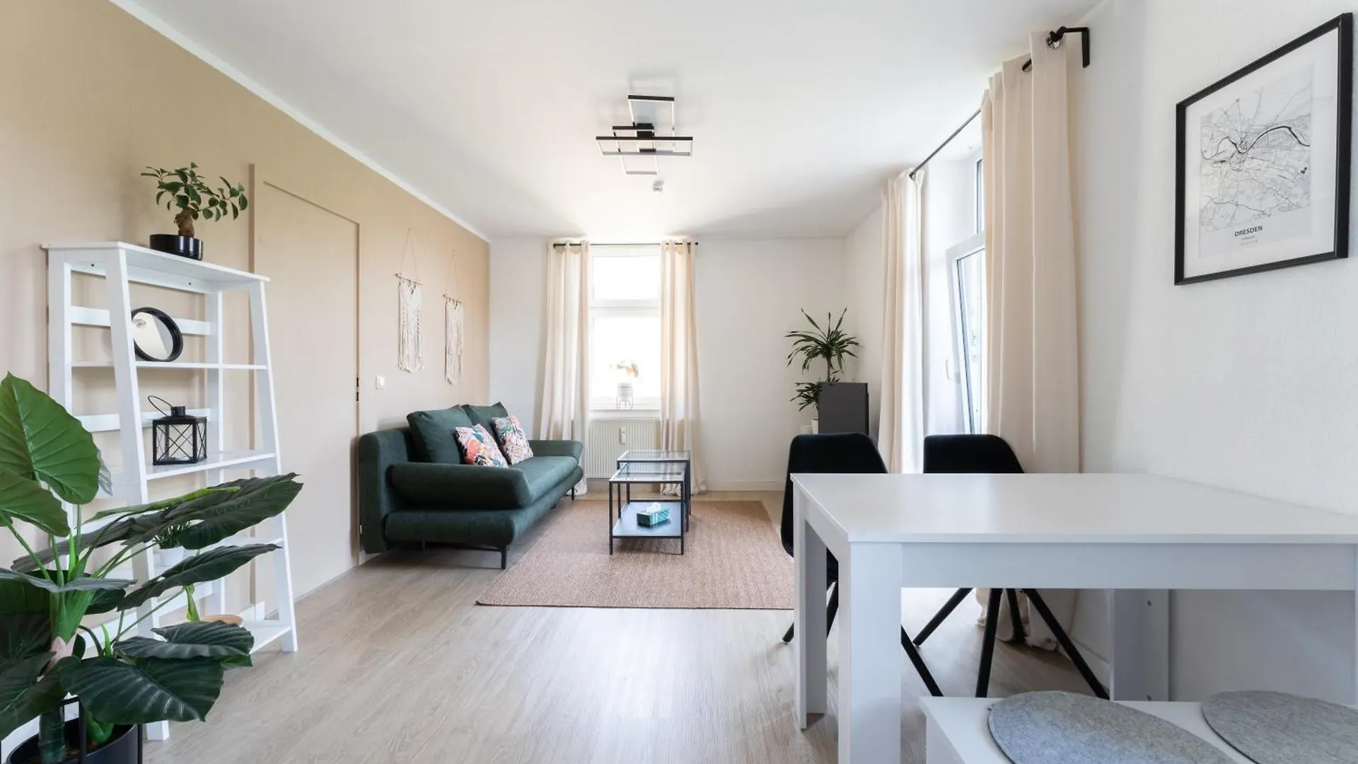 Ferienwohnung Mit Parkplatz & Balkon Nahe Elbe Dresden