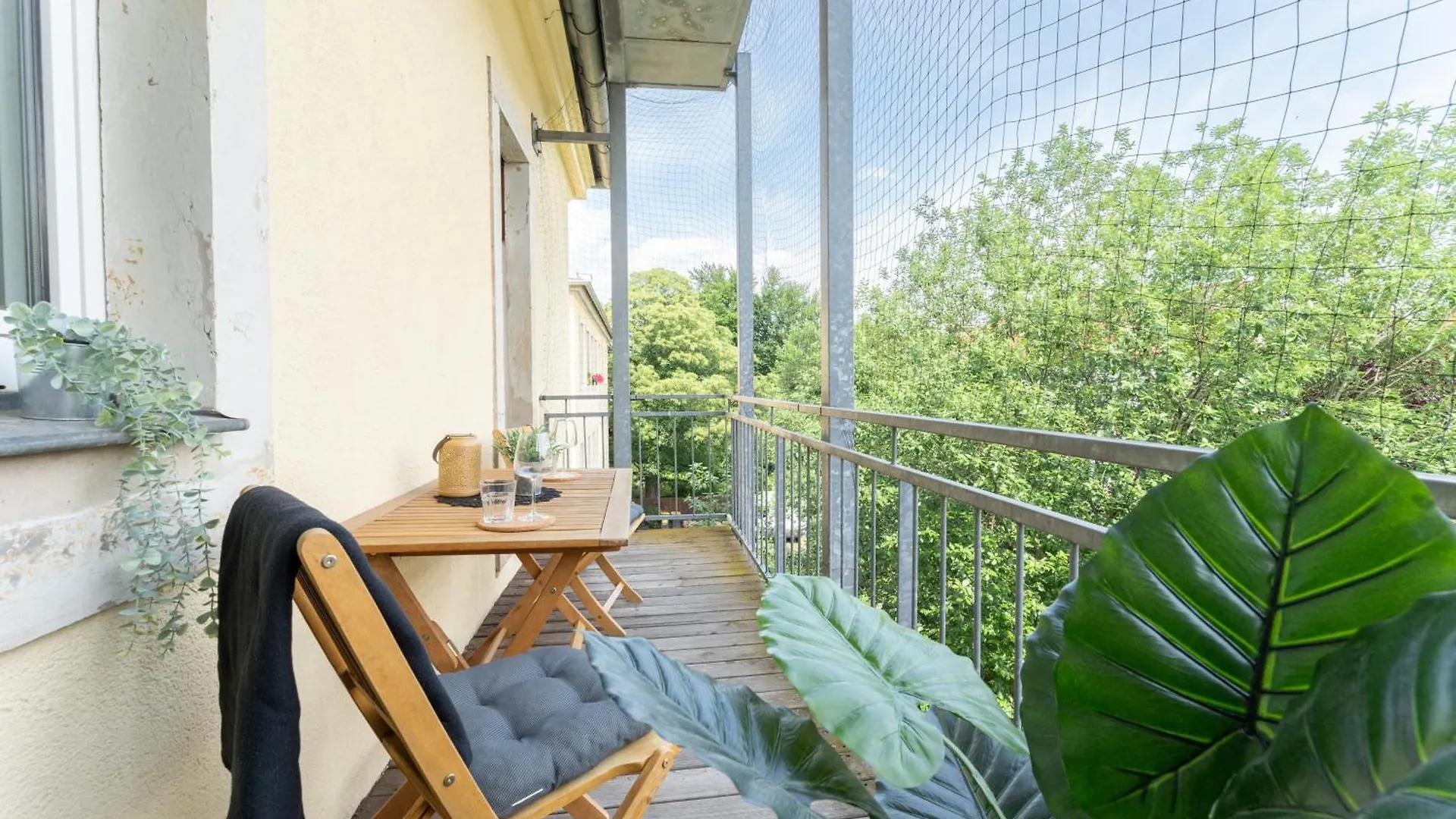 Apartment Ferienwohnung Mit Parkplatz & Balkon Nahe Elbe Dresden